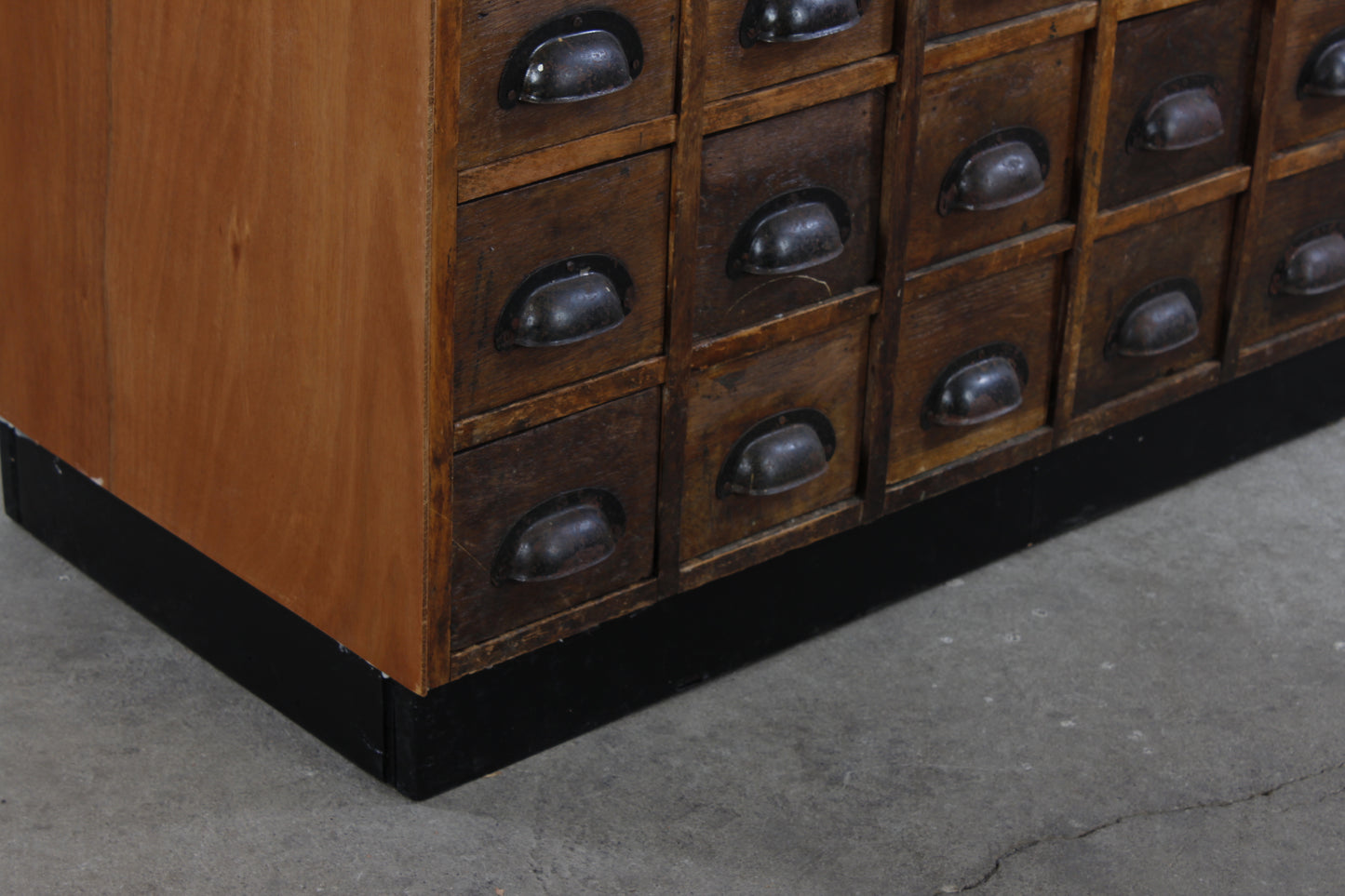 Apothekerschrank industrial