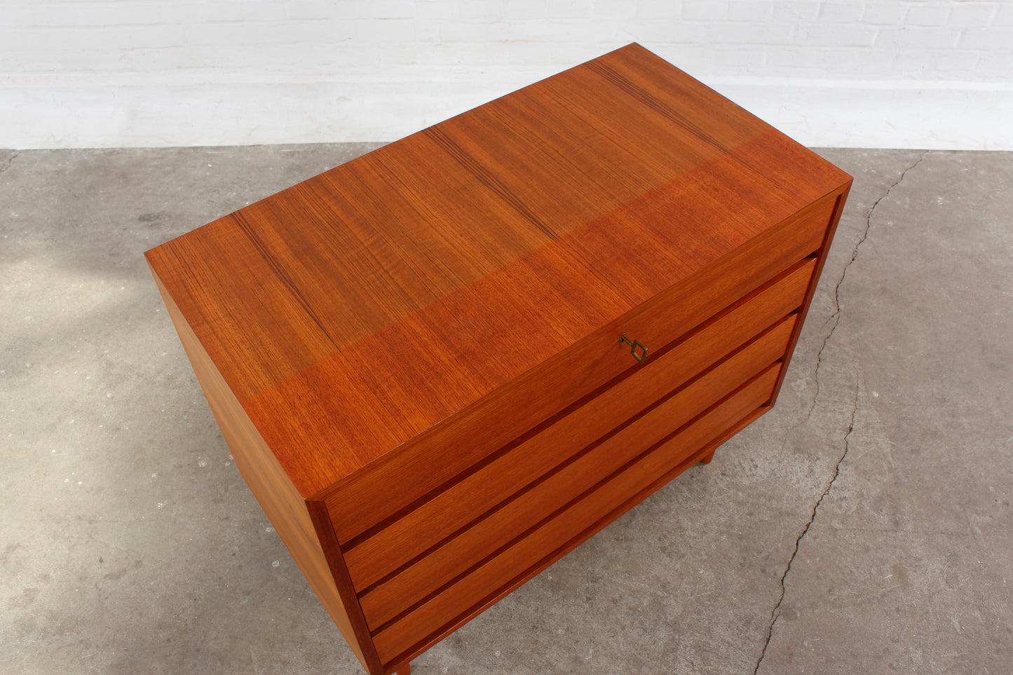 Schubladenschrank aus Teakholz