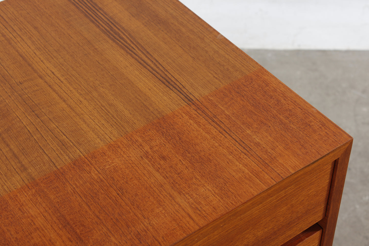 Schubladenschrank aus Teakholz