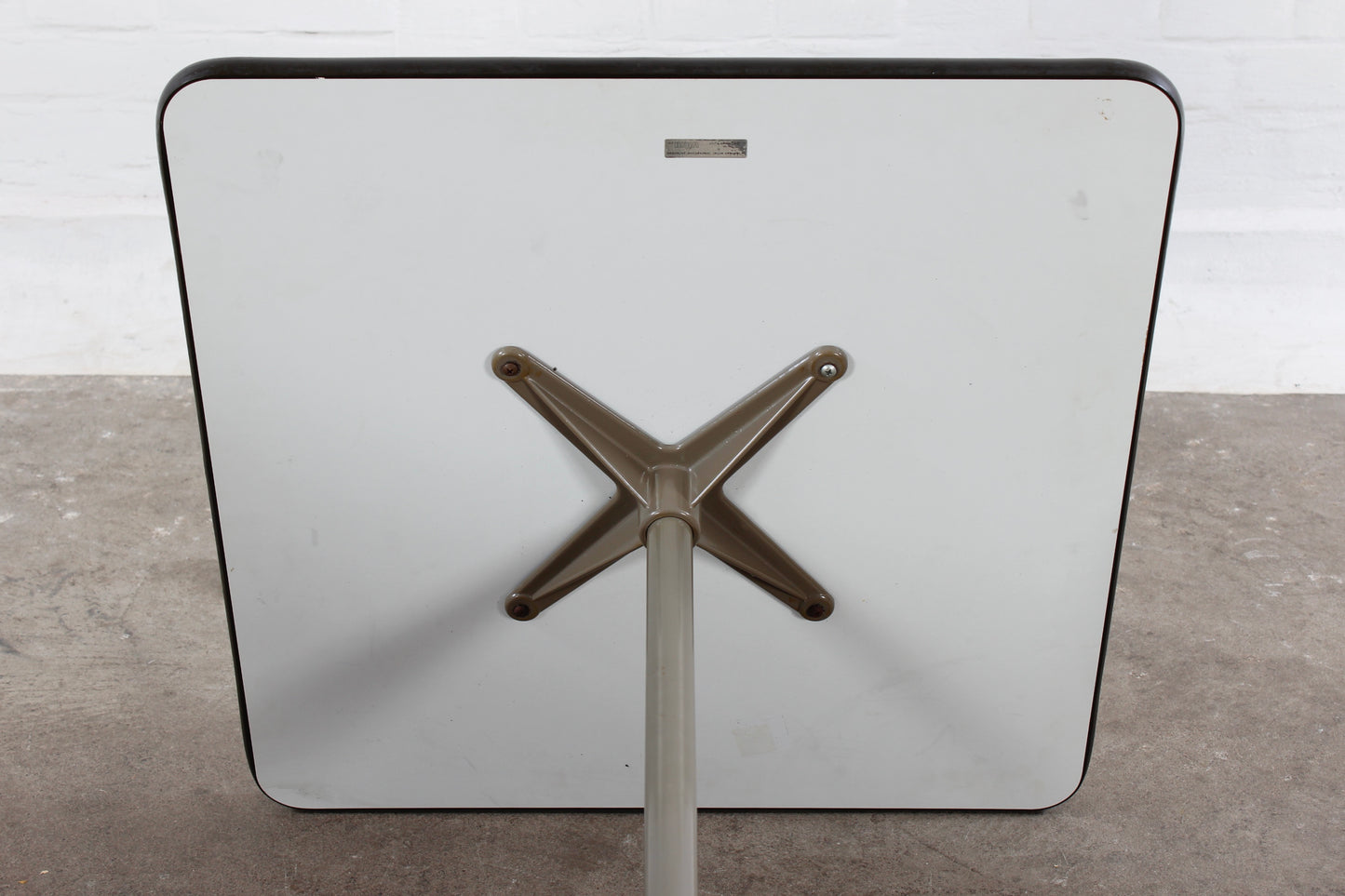 Sidetable von Charles & Ray Eames für Vitra
