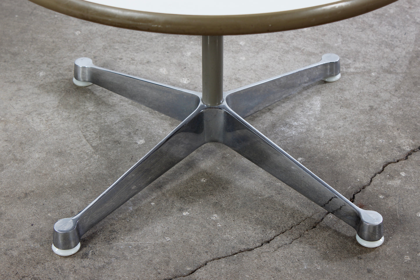 Runder Coffeetable von Charles & Ray Eames