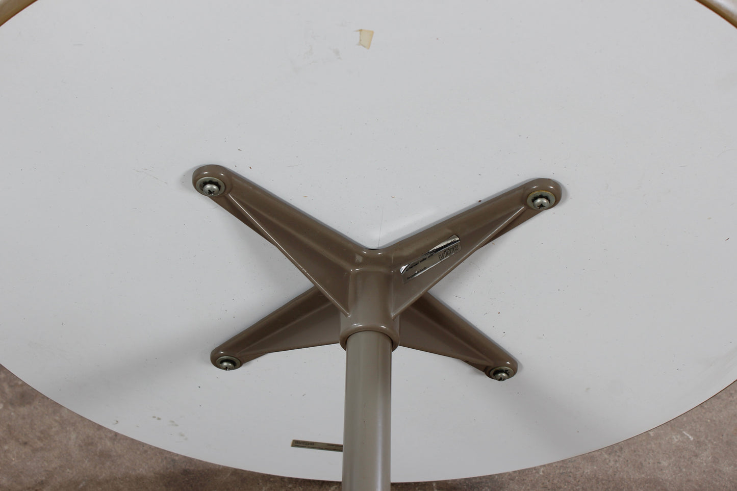 Runder Coffeetable von Charles & Ray Eames
