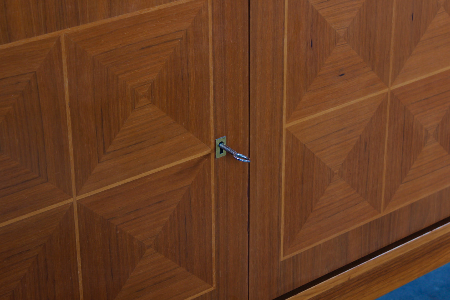 Große vintage Nussbaum Sideboard