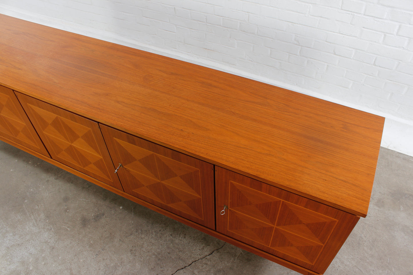Große vintage Nussbaum Sideboard