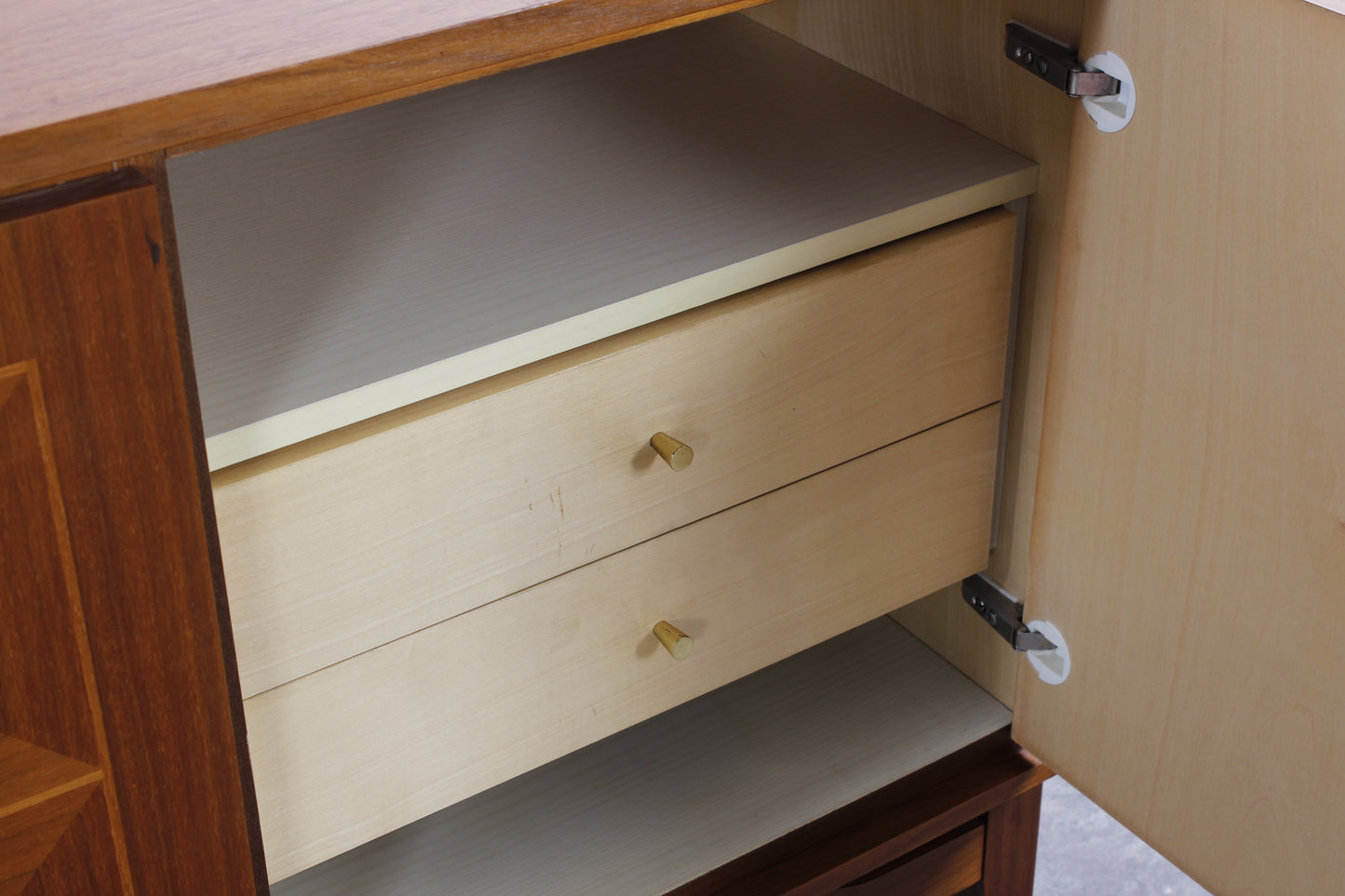 Große vintage Nussbaum Sideboard