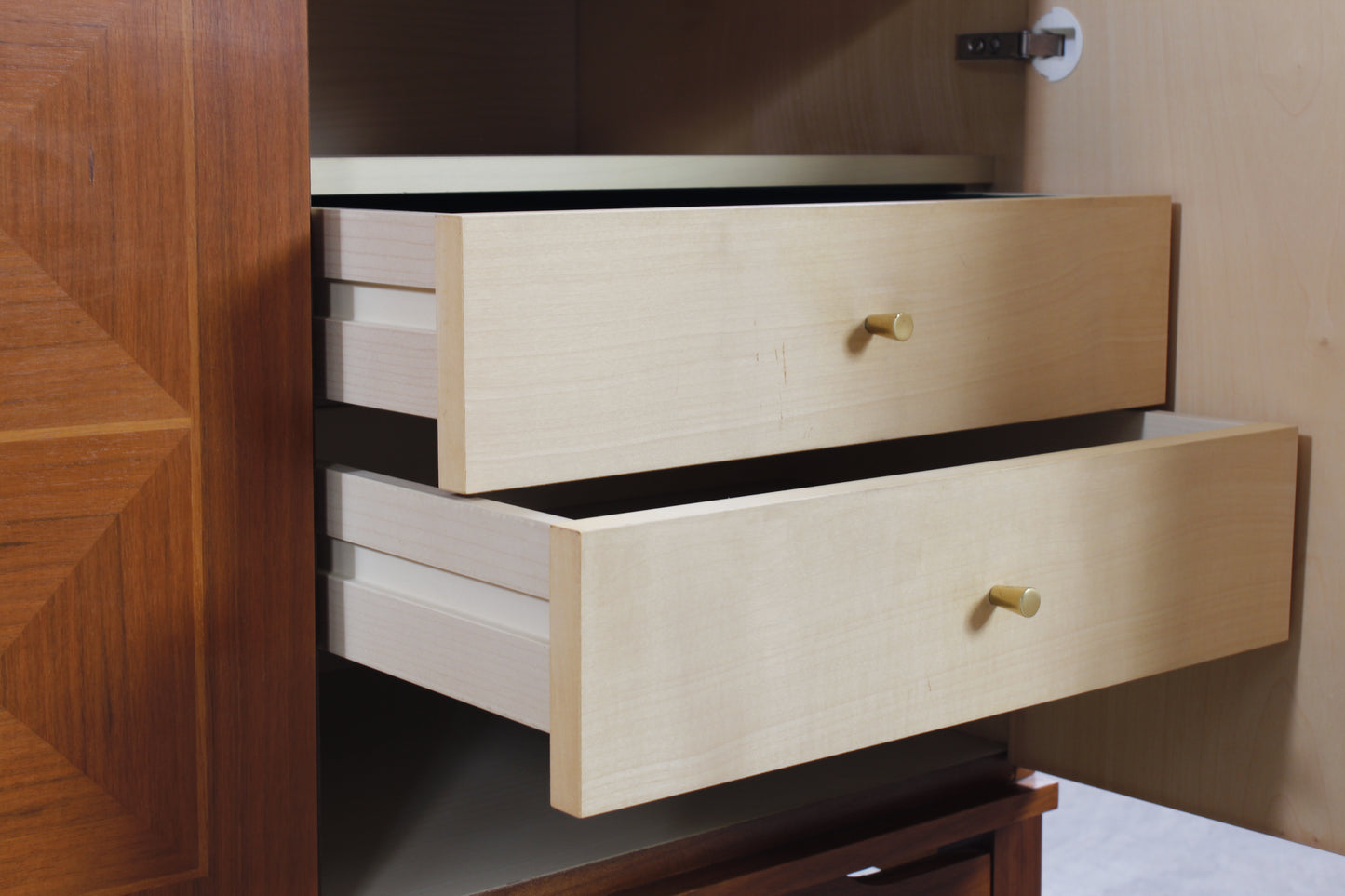 Große vintage Nussbaum Sideboard