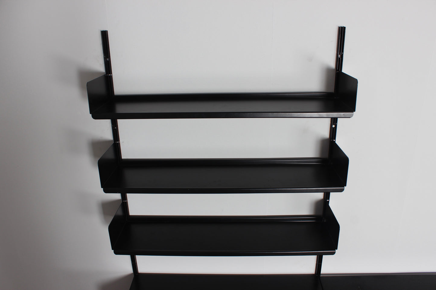 schwarzes Regal von Dieter Rams für Vitsoe