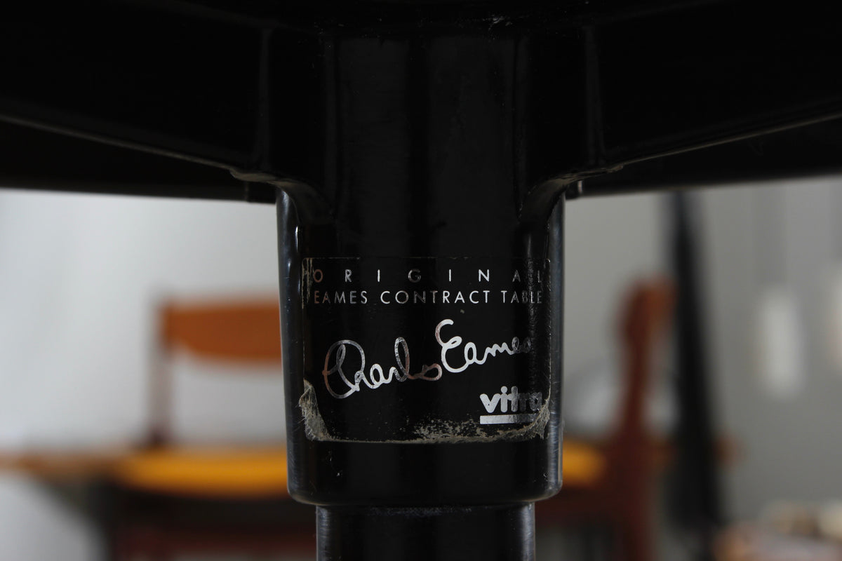 Contract Esstisch von Charles und Ray Eames für Vitra (schwarz)