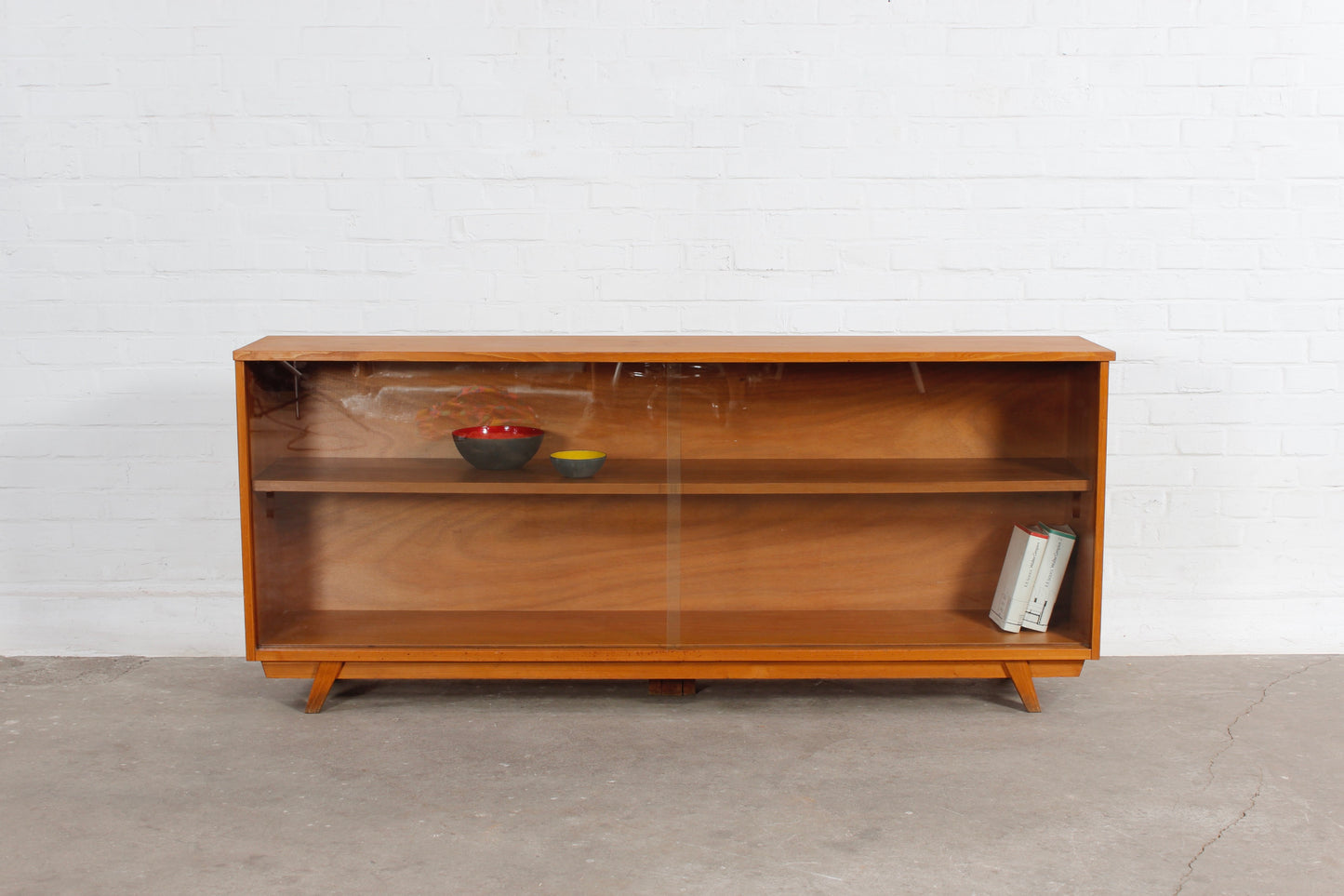 XXL Vintage Nussbaum Vitrine 60er 70er Jahre Kommode