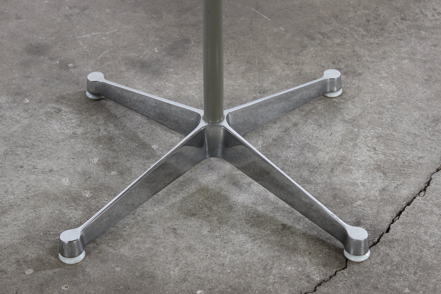 Sidetable von Charles & Ray Eames für Vitra