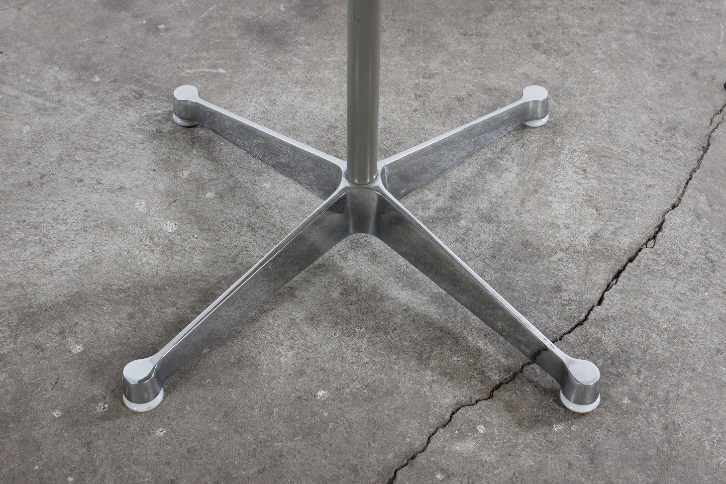 Sidetable von Charles & Ray Eames für Vitra
