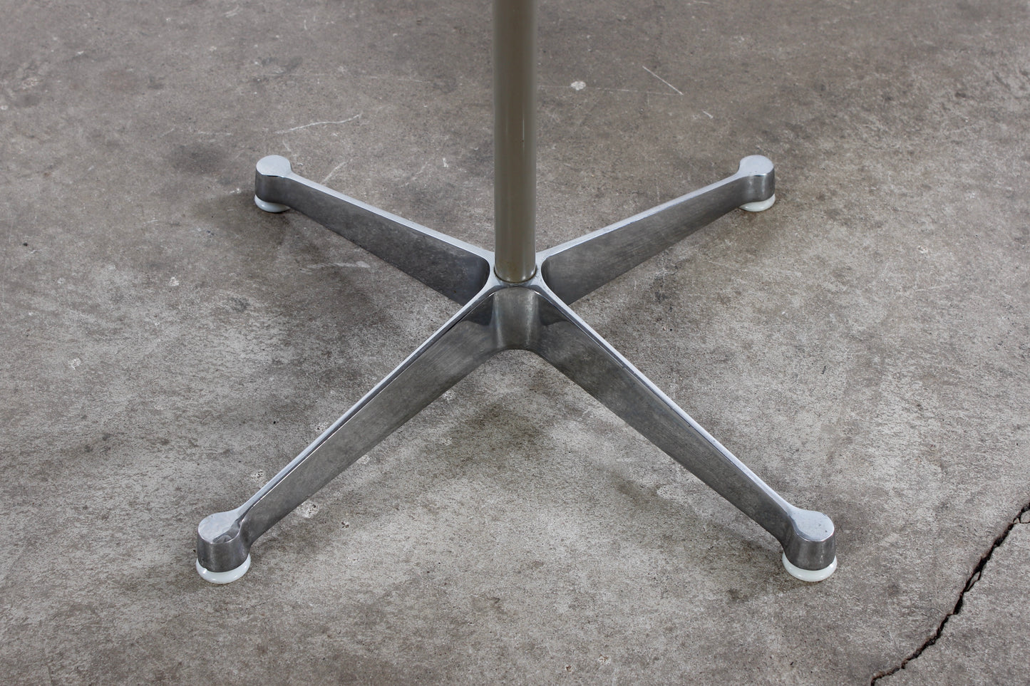 Sidetable von Charles & Ray Eames für Vitra