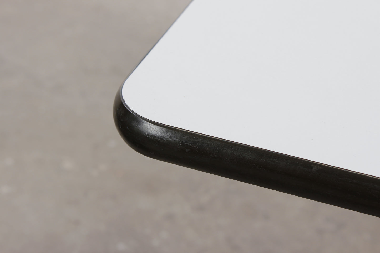 Sidetable von Charles & Ray Eames für Vitra