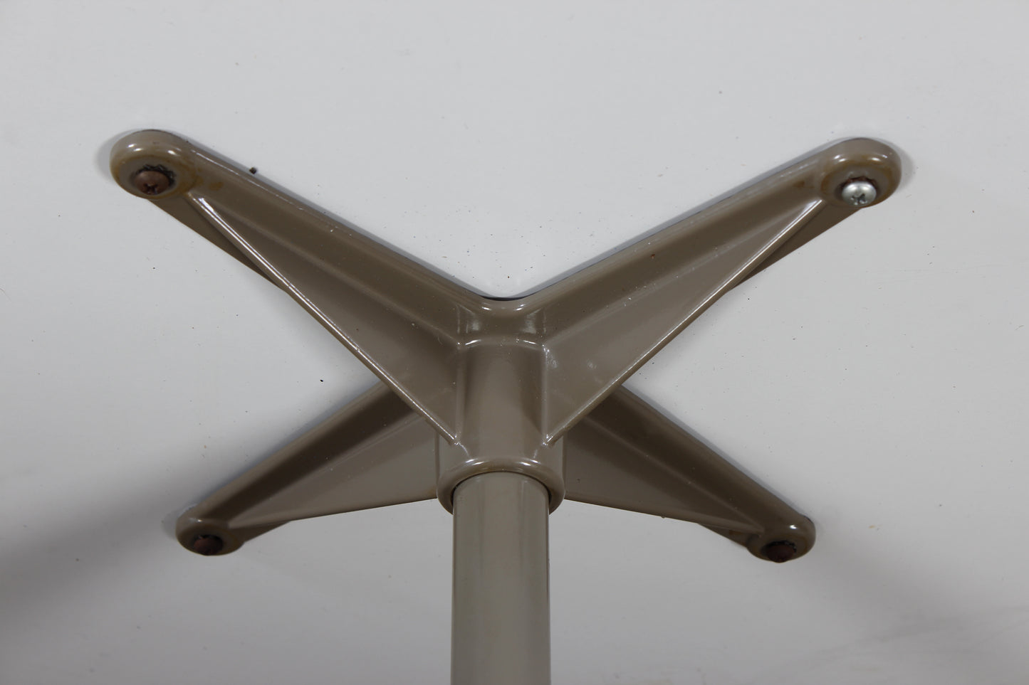 Sidetable von Charles & Ray Eames für Vitra