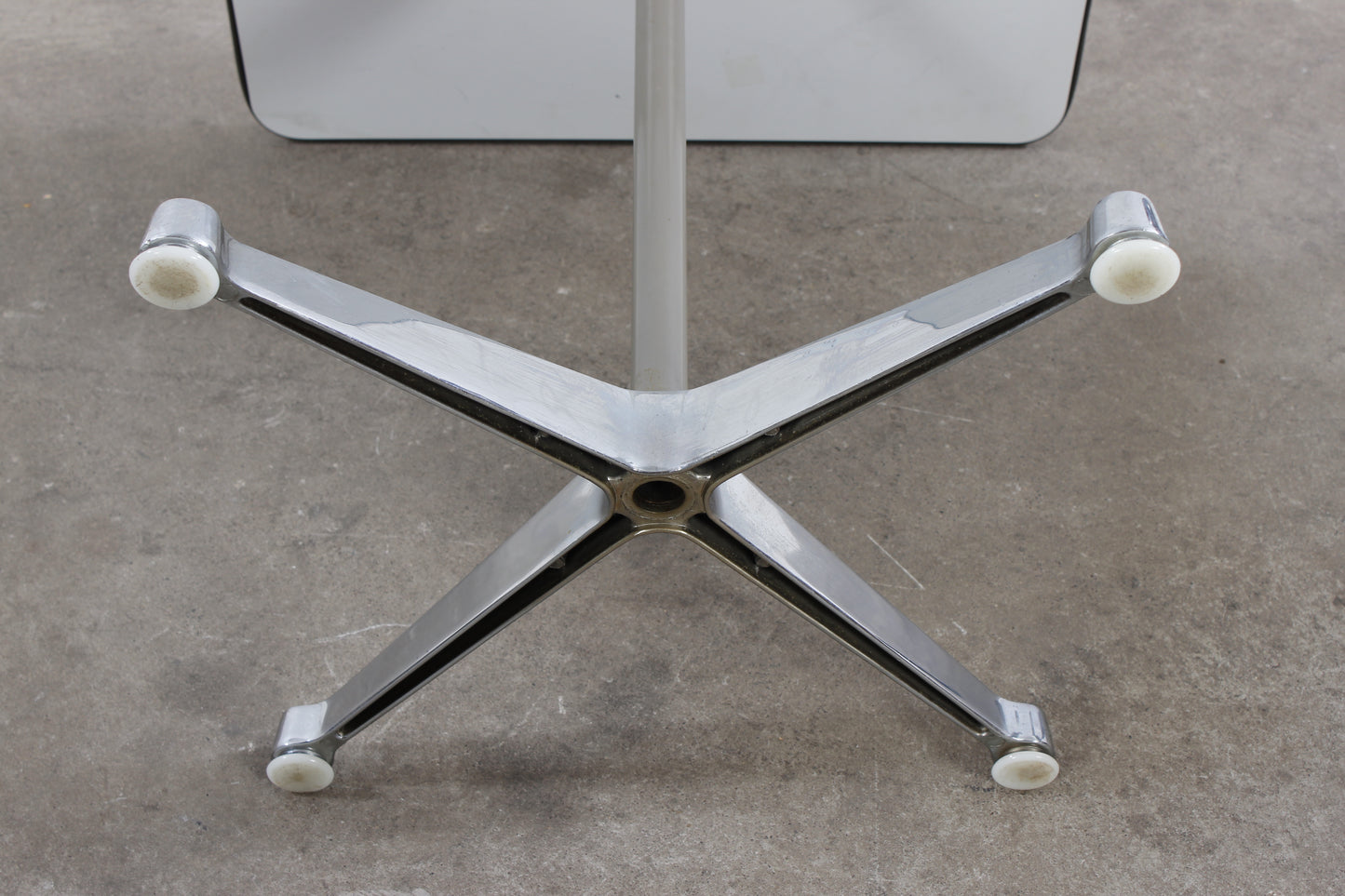 Sidetable von Charles & Ray Eames für Vitra
