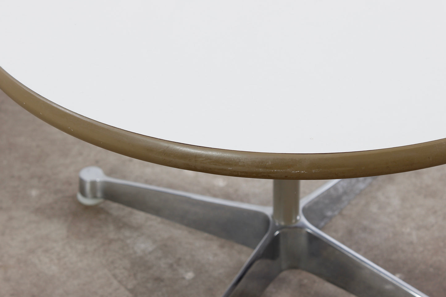 Runder Coffeetable von Charles & Ray Eames