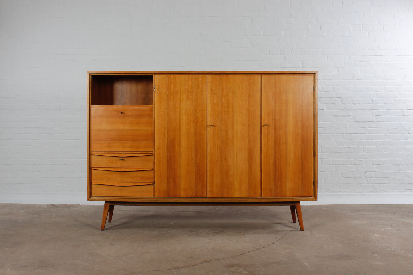 Vintage Nussbaum Highboard