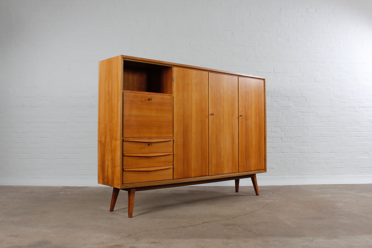 Vintage Nussbaum Highboard