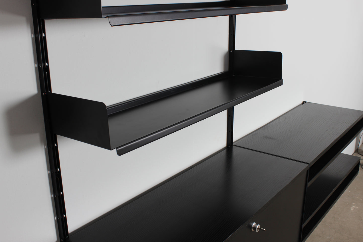schwarzes Regal von Dieter Rams für Vitsoe