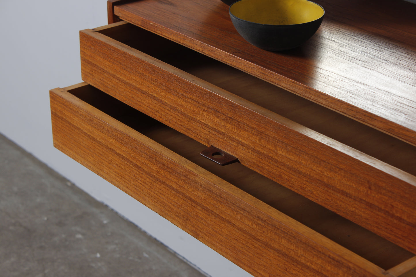 Teakholz Wandkonsole von WKS mit Wandspiegel