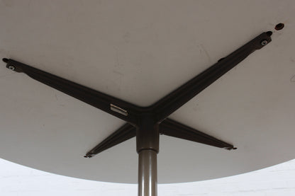 Esstisch von Charles und Ray Eames für Vitra