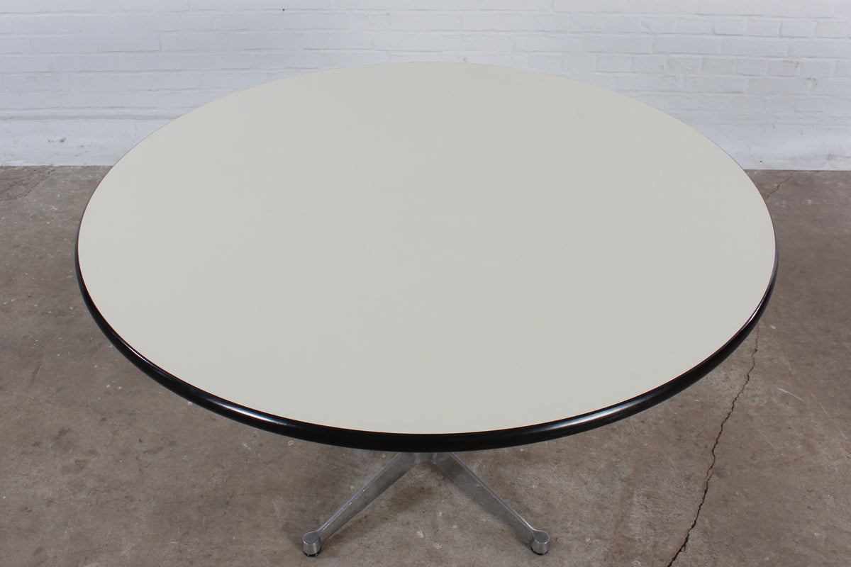 Esstisch von Charles und Ray Eames für Vitra
