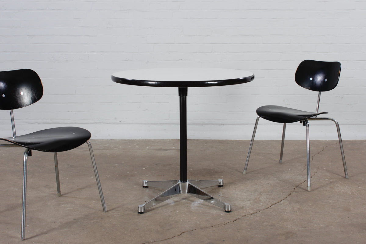 Contract Esstisch von Charles und Ray Eames für Vitra (schwarz)