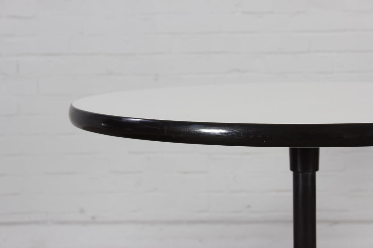 Contract Esstisch von Charles und Ray Eames für Vitra (schwarz)