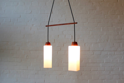 Zweiflammige opalglas und Teakholz Pendelleuchte