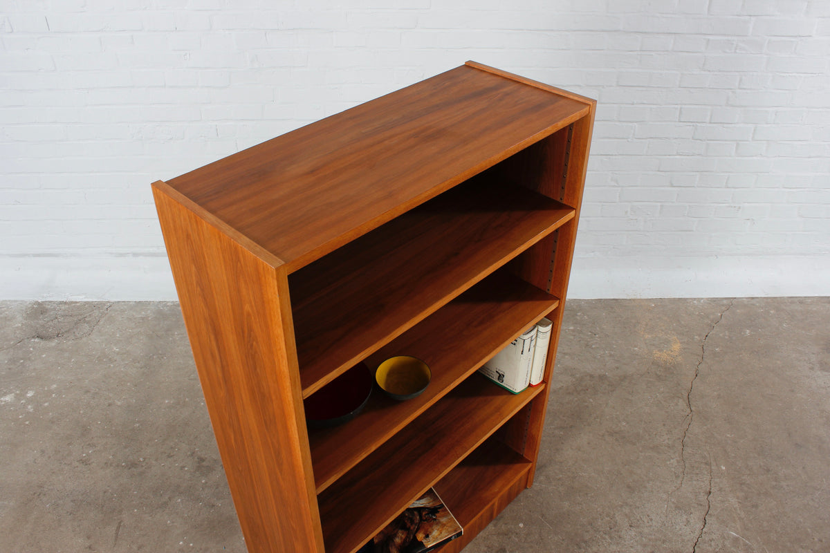 Vintage Bücherregal aus Nussbaum