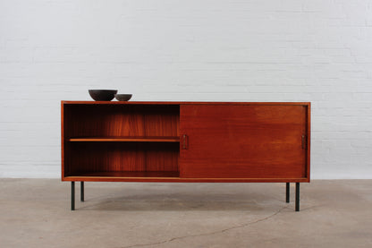 Minimalistisches Teakholz Sideboard