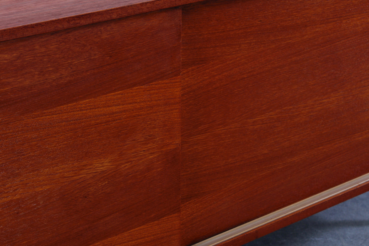 Minimalistisches Teakholz Sideboard