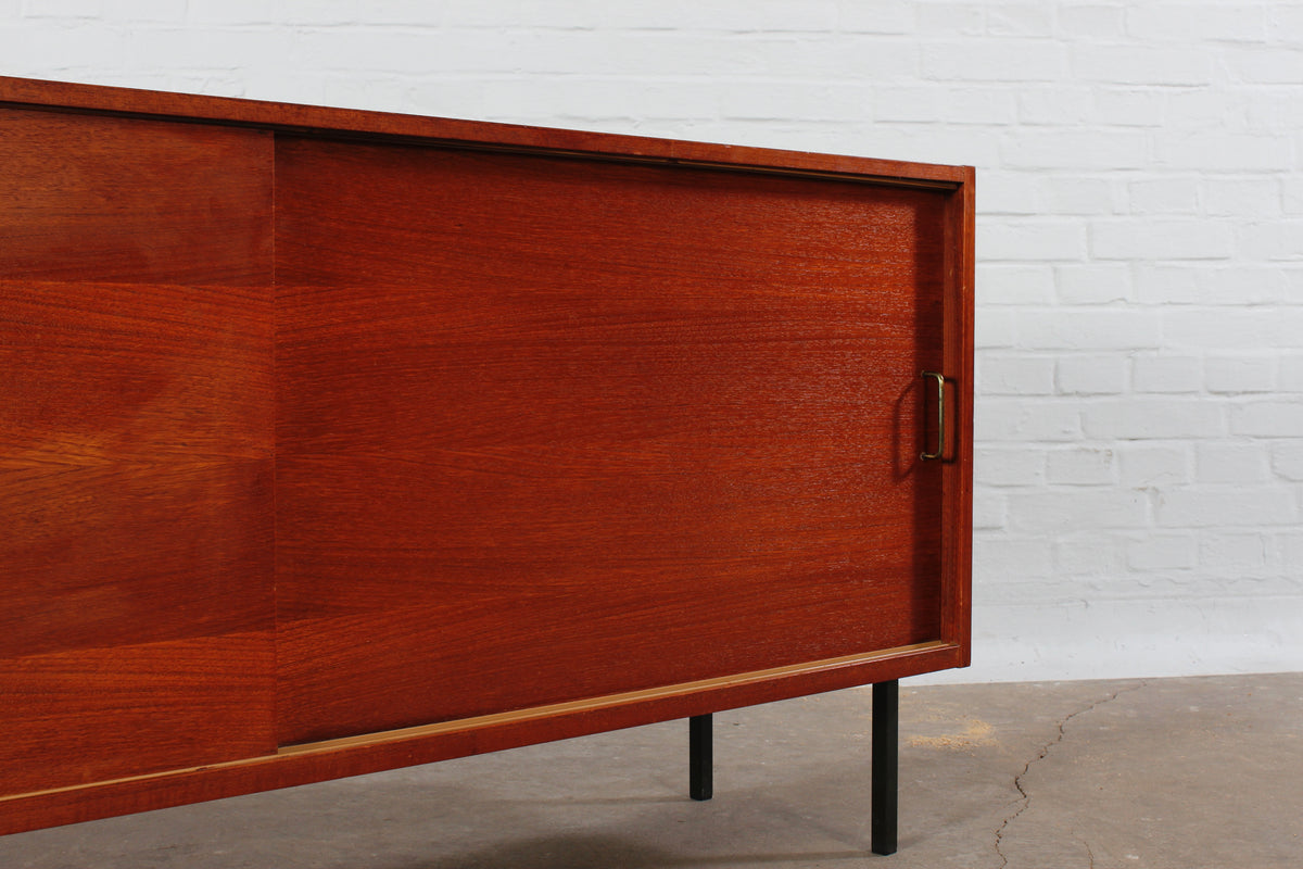 Minimalistisches Teakholz Sideboard
