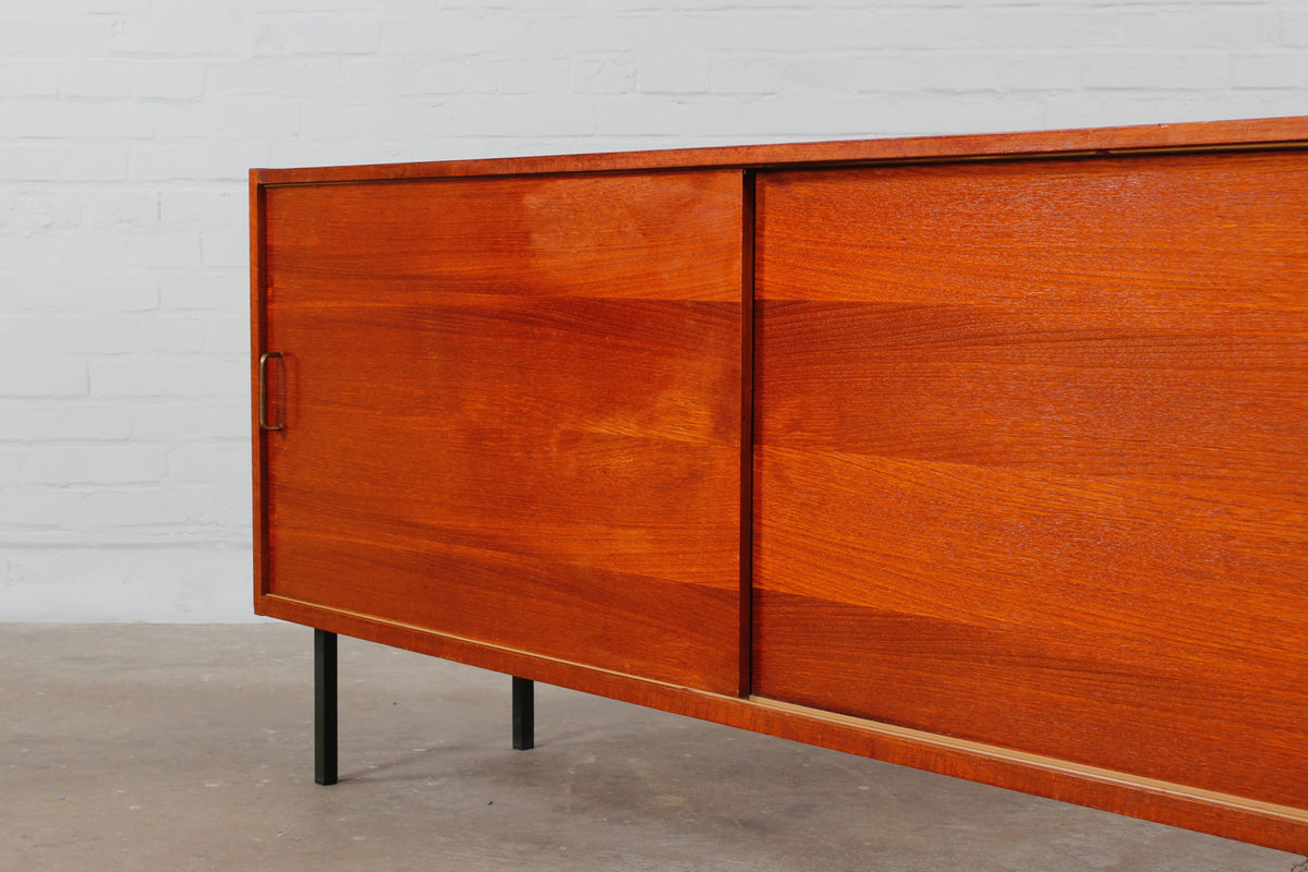 Minimalistisches Teakholz Sideboard