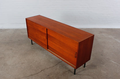 Minimalistisches Teakholz Sideboard