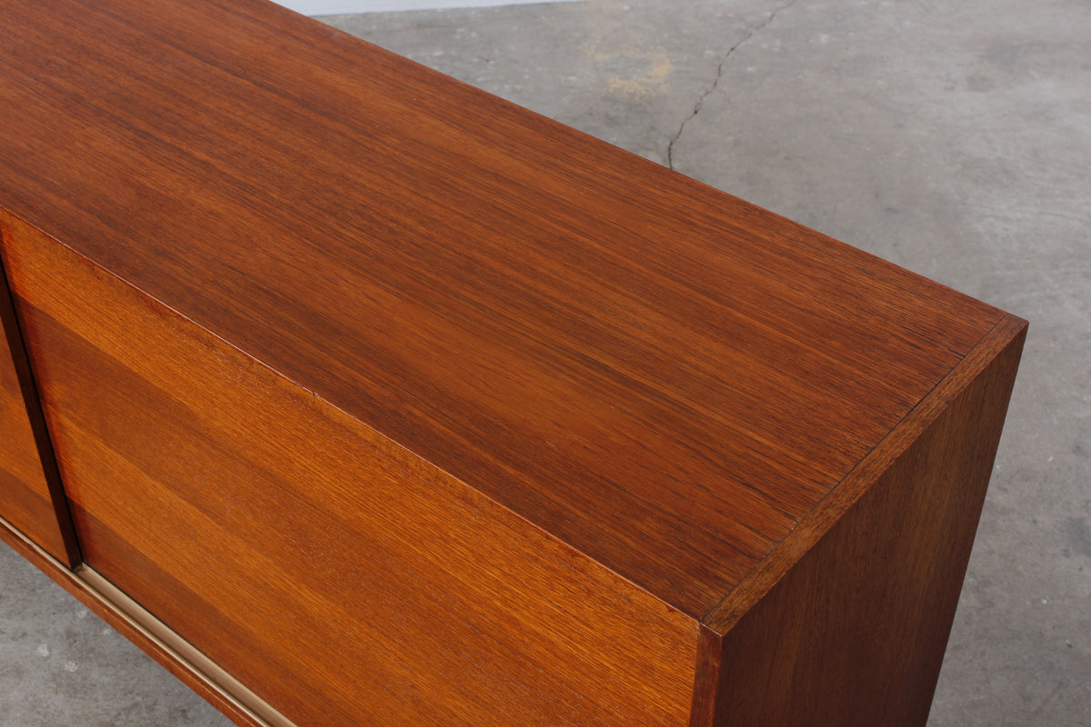 Minimalistisches Teakholz Sideboard