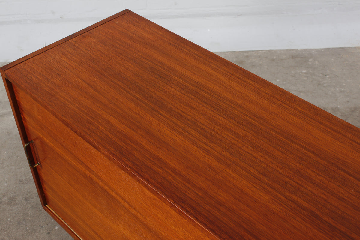 Minimalistisches Teakholz Sideboard