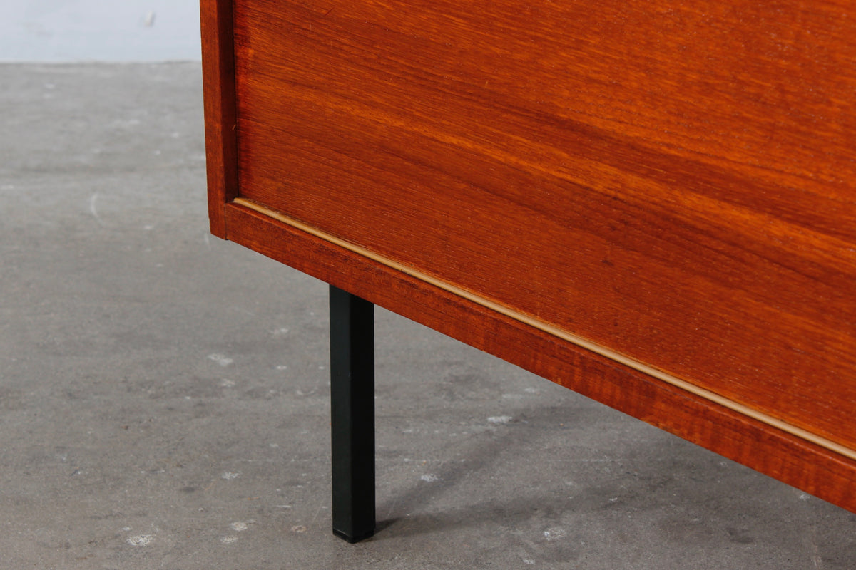 Minimalistisches Teakholz Sideboard