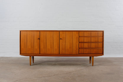 Skandinavisches Nussbaum Sideboard