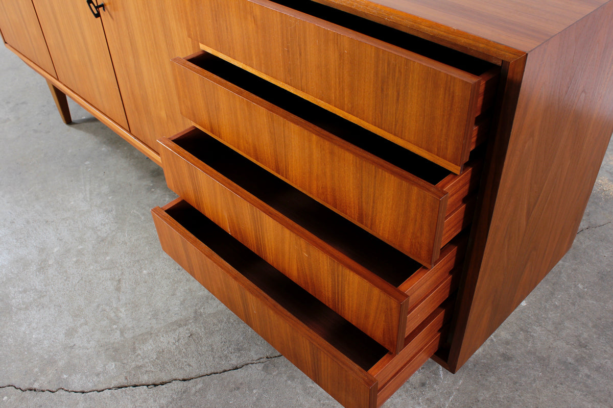Skandinavisches Nussbaum Sideboard