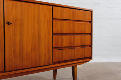 Skandinavisches Nussbaum Sideboard