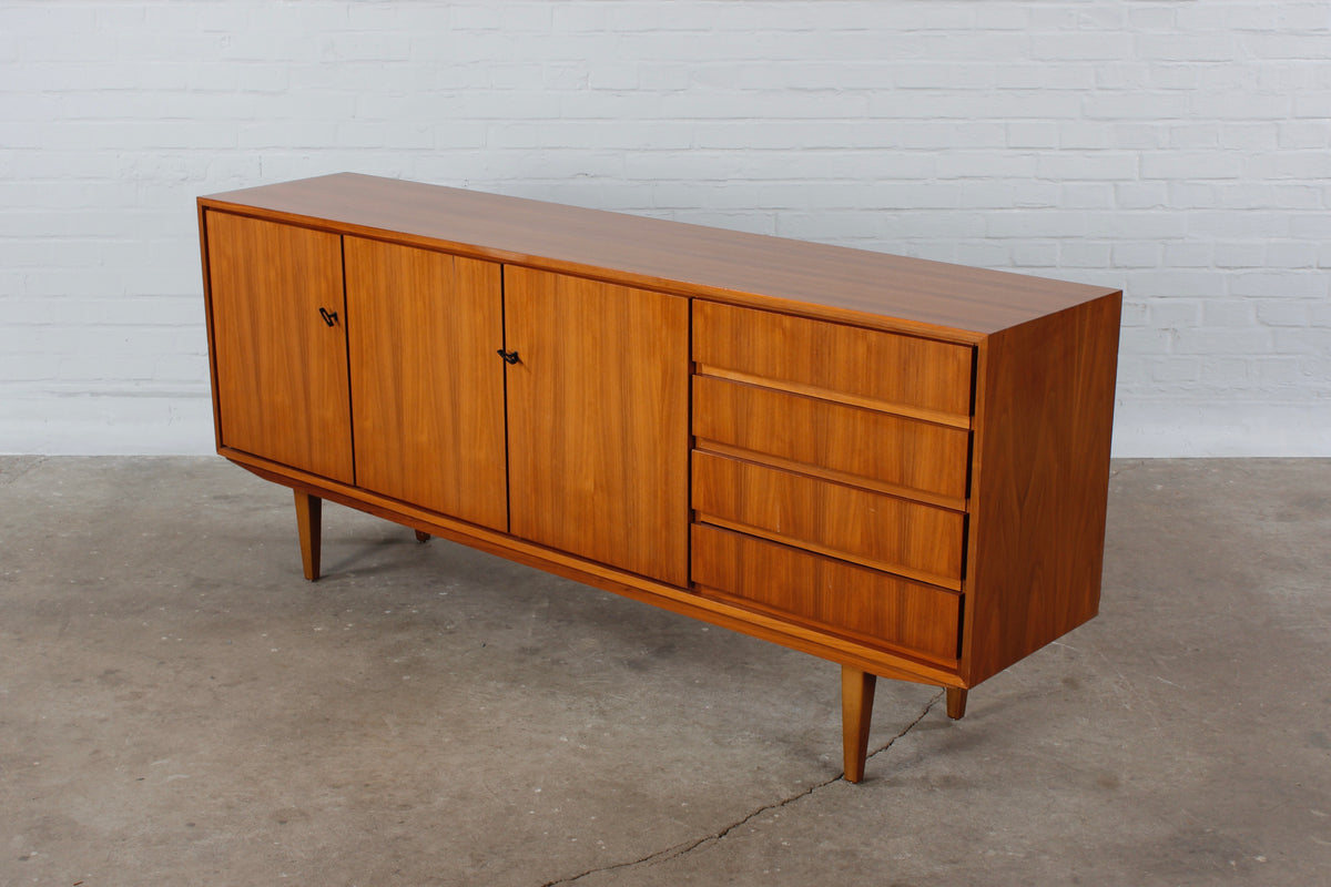 Skandinavisches Nussbaum Sideboard