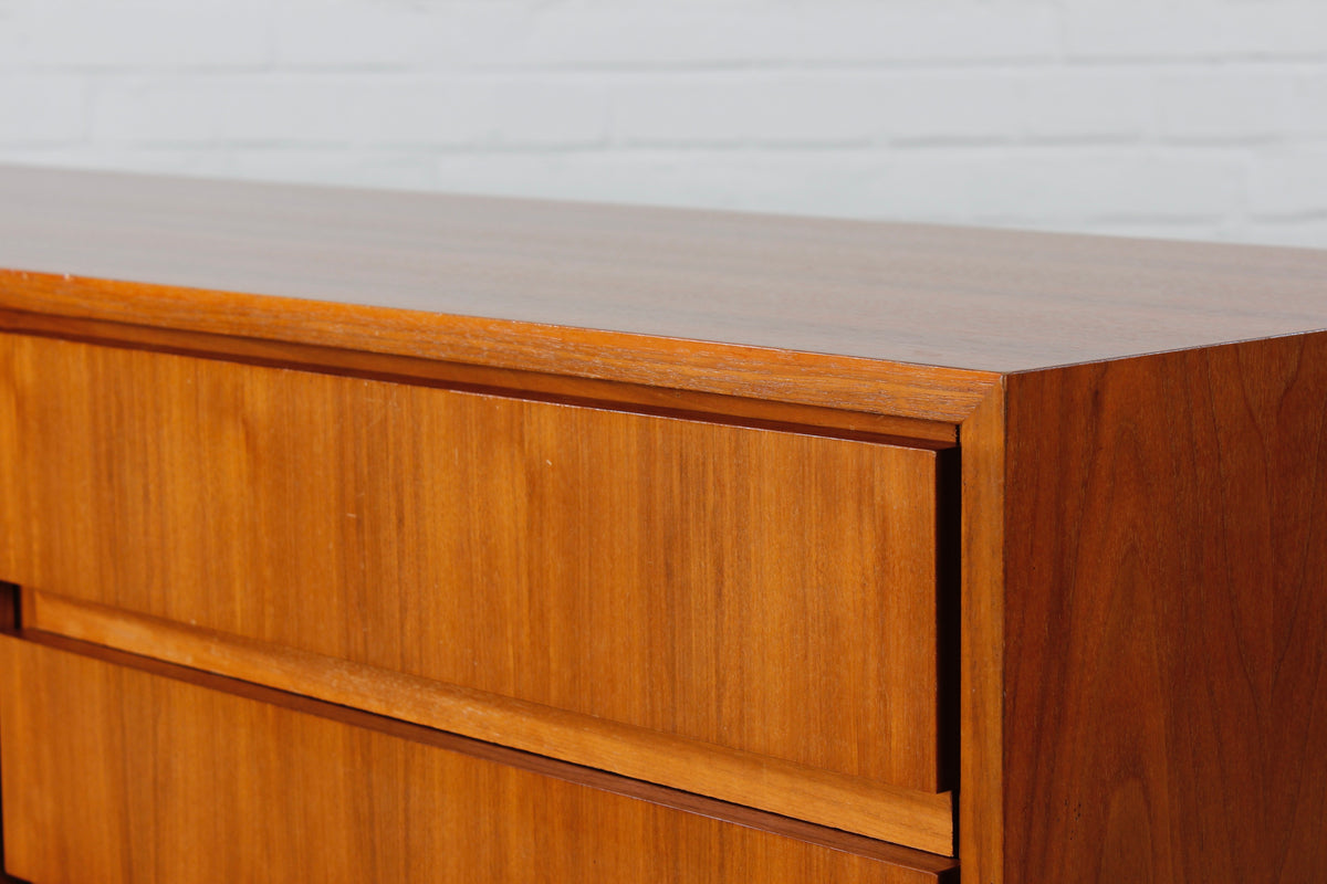Skandinavisches Nussbaum Sideboard